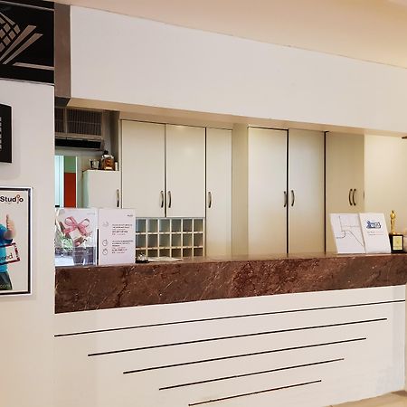 Studio Sukhumvit 18 By Icheck Inn 曼谷 外观 照片