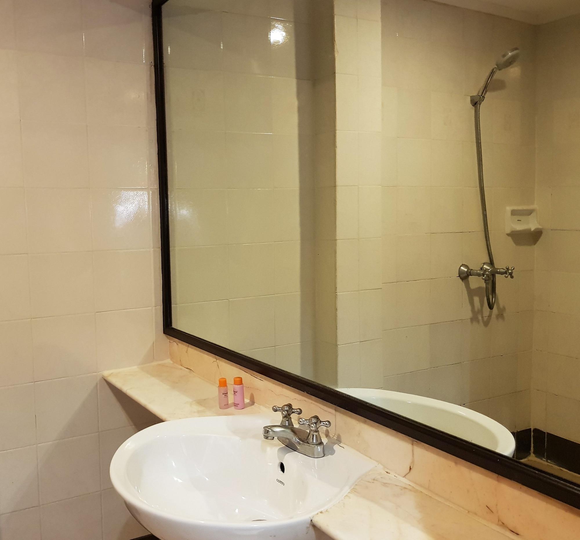 Studio Sukhumvit 18 By Icheck Inn 曼谷 外观 照片