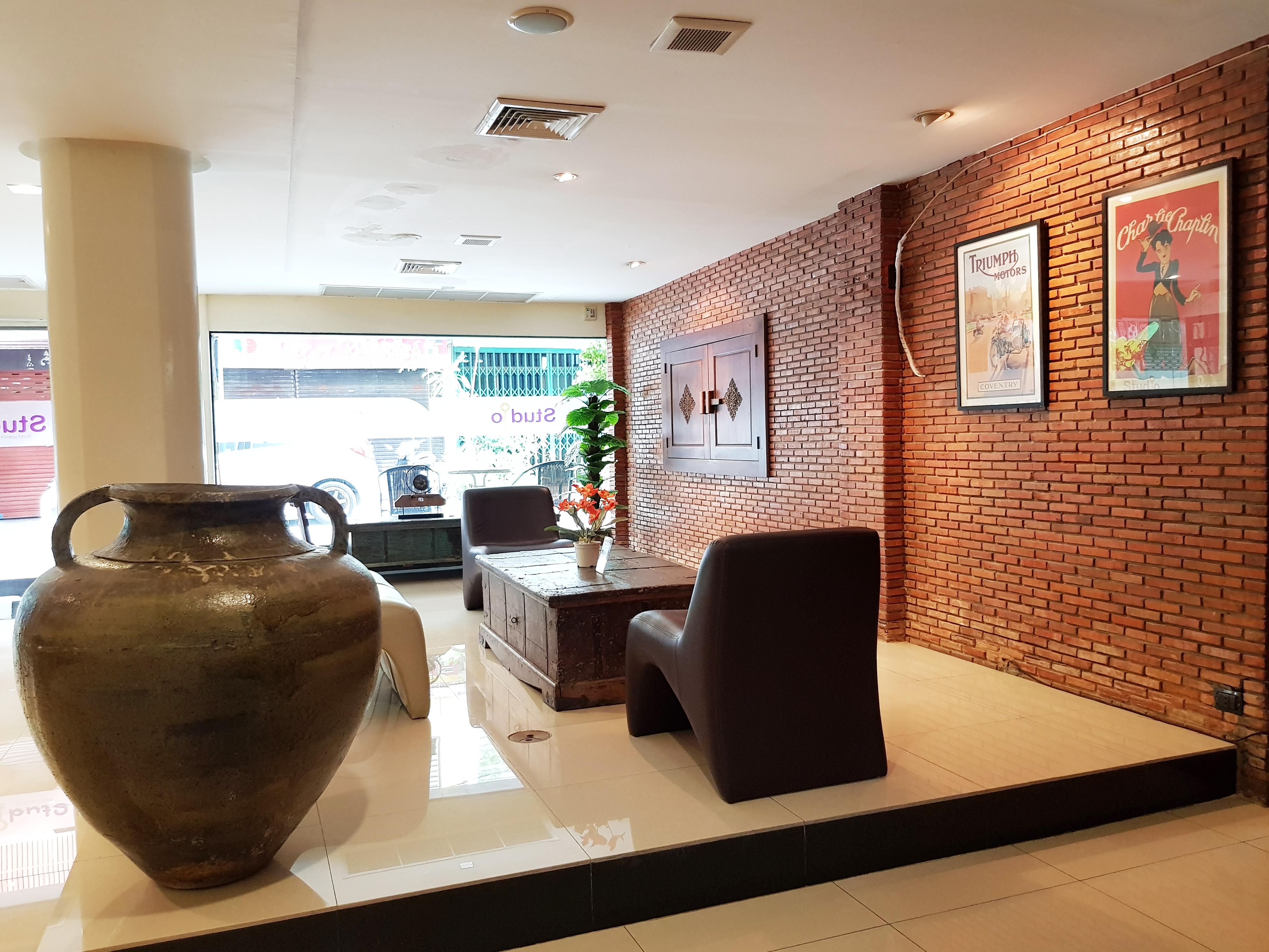 Studio Sukhumvit 18 By Icheck Inn 曼谷 外观 照片