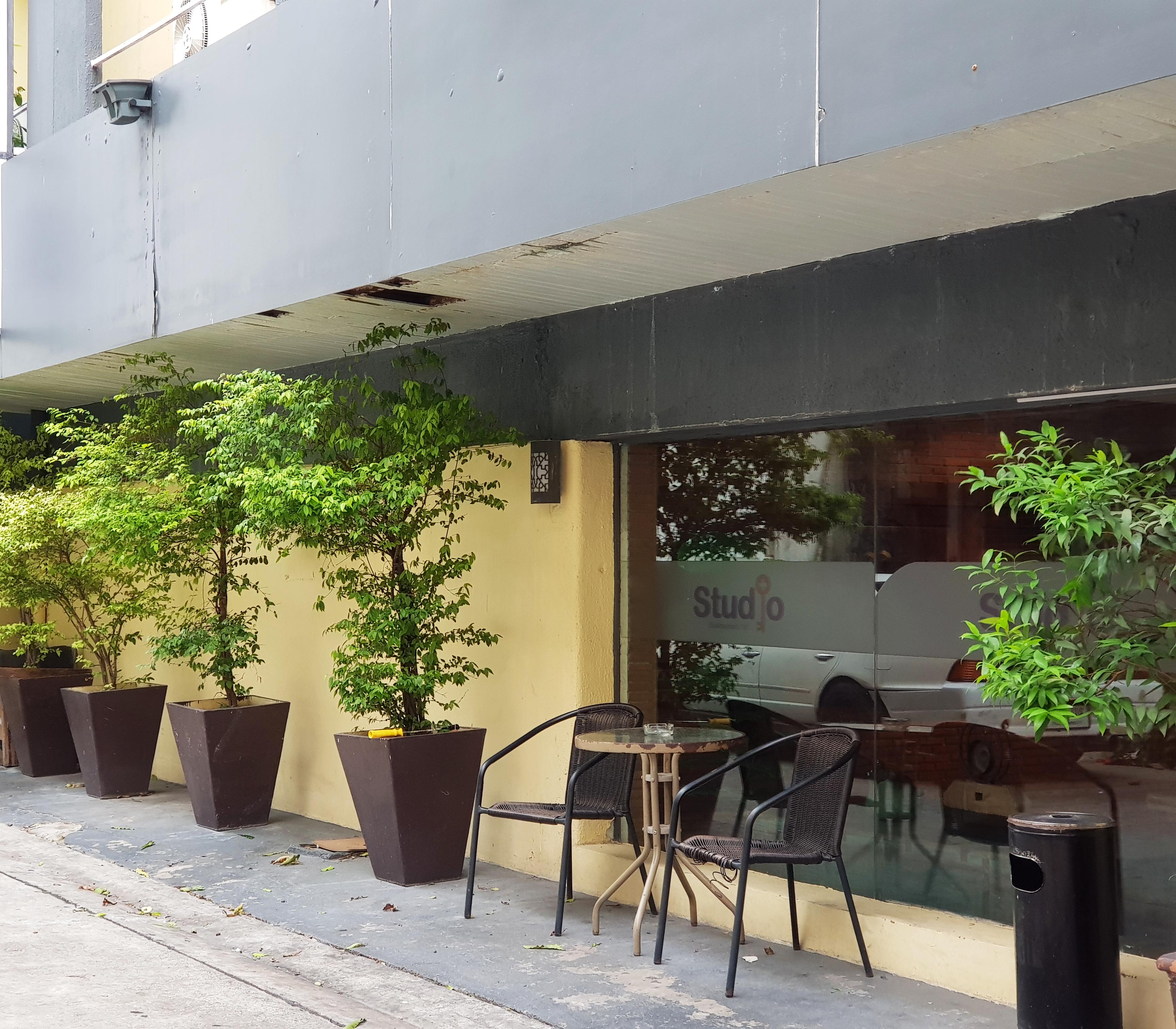 Studio Sukhumvit 18 By Icheck Inn 曼谷 外观 照片