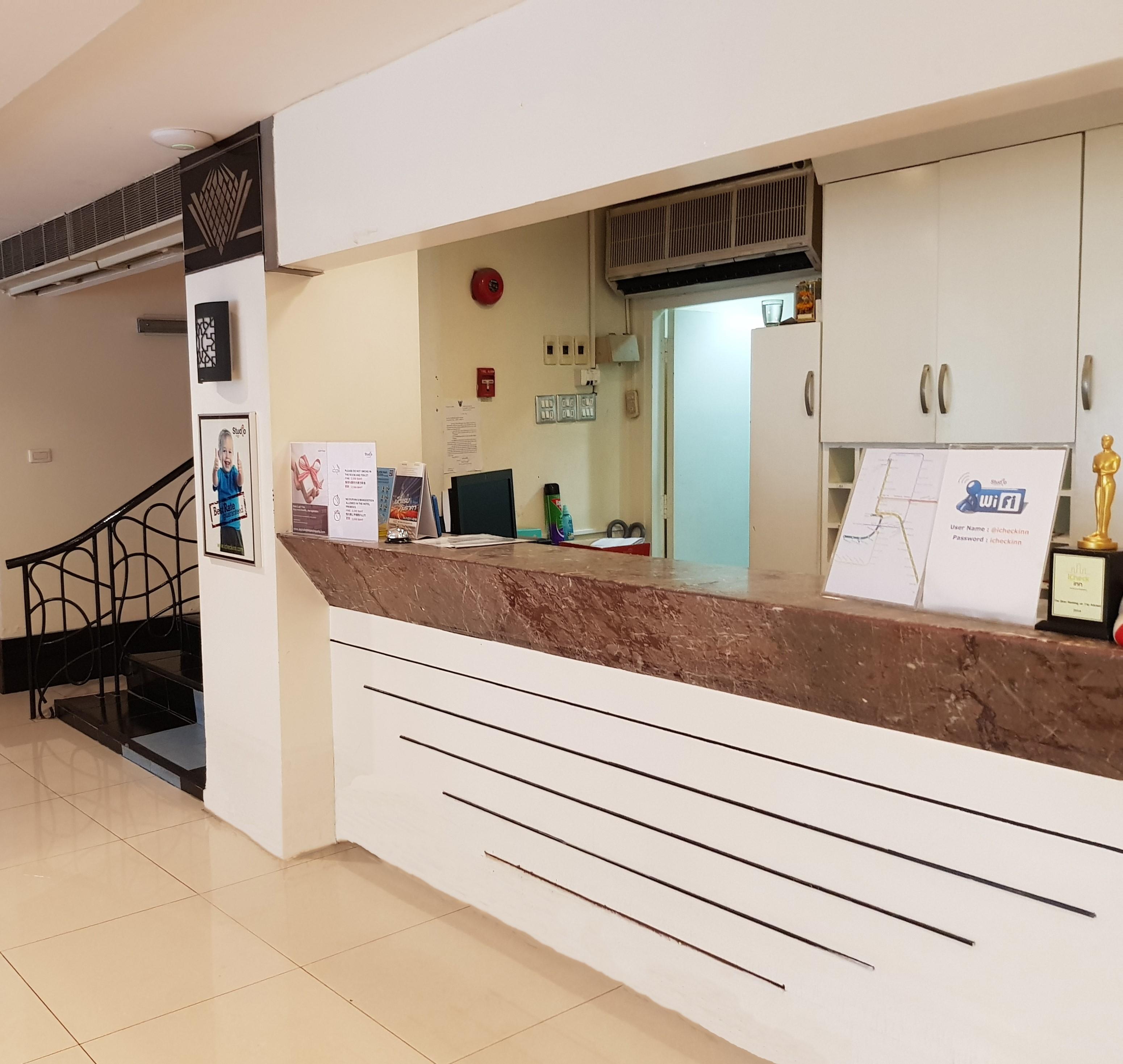 Studio Sukhumvit 18 By Icheck Inn 曼谷 外观 照片