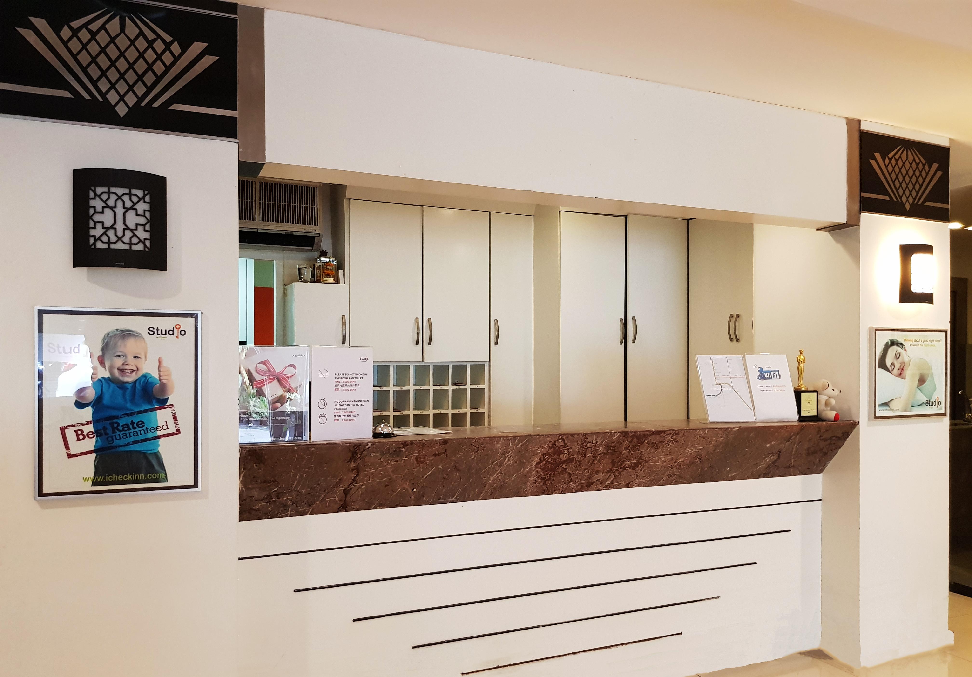 Studio Sukhumvit 18 By Icheck Inn 曼谷 外观 照片