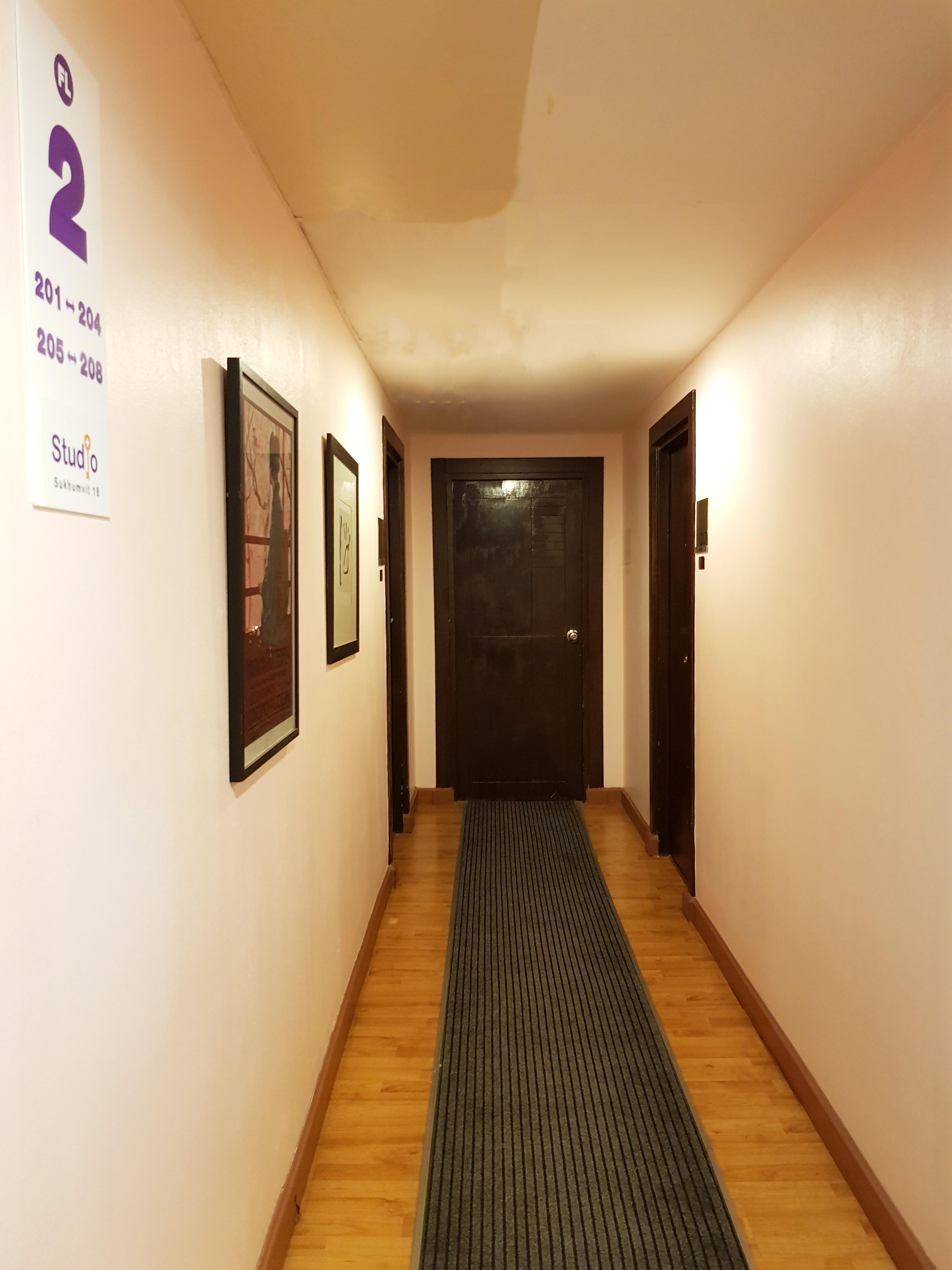 Studio Sukhumvit 18 By Icheck Inn 曼谷 外观 照片