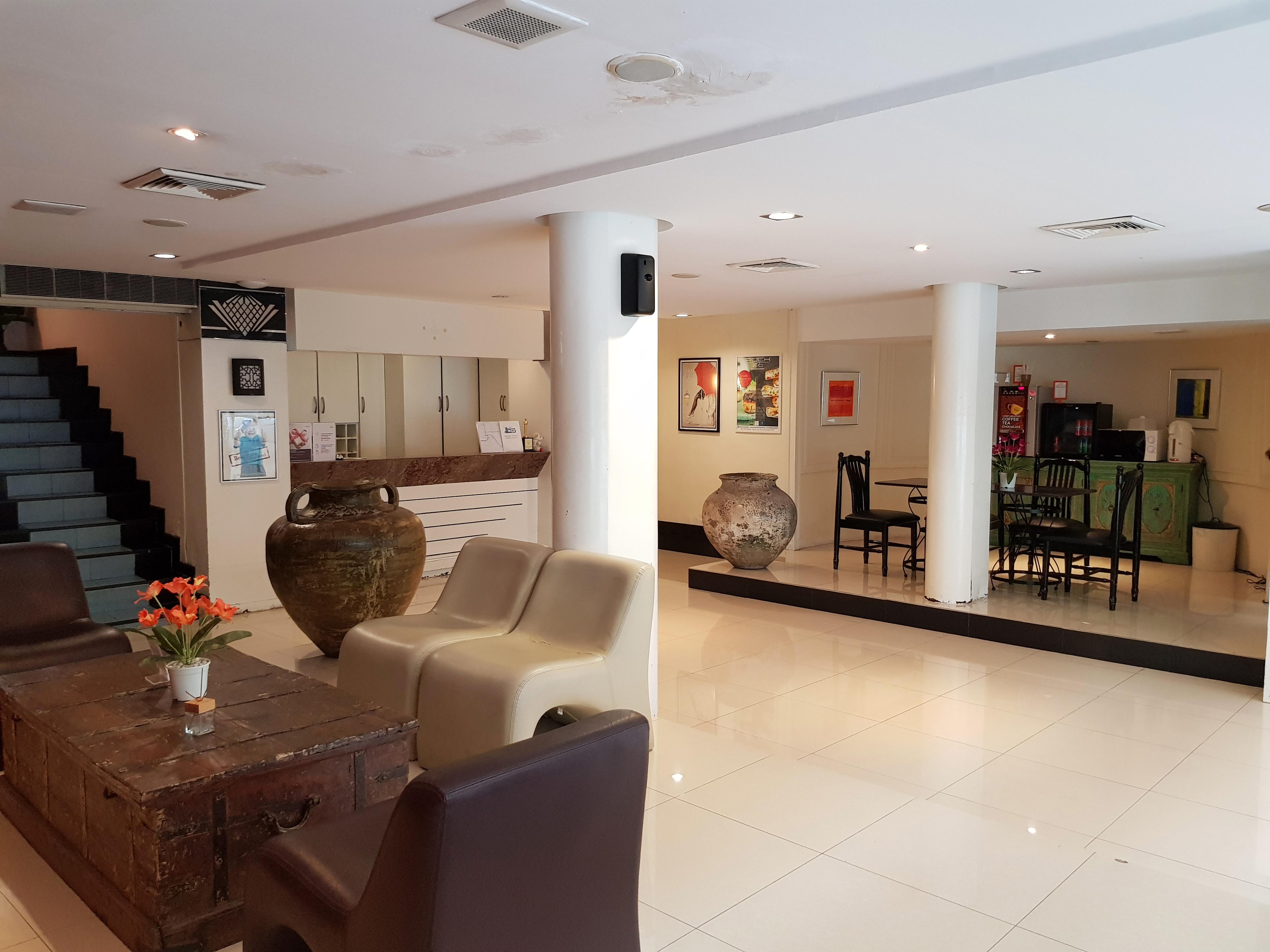 Studio Sukhumvit 18 By Icheck Inn 曼谷 外观 照片