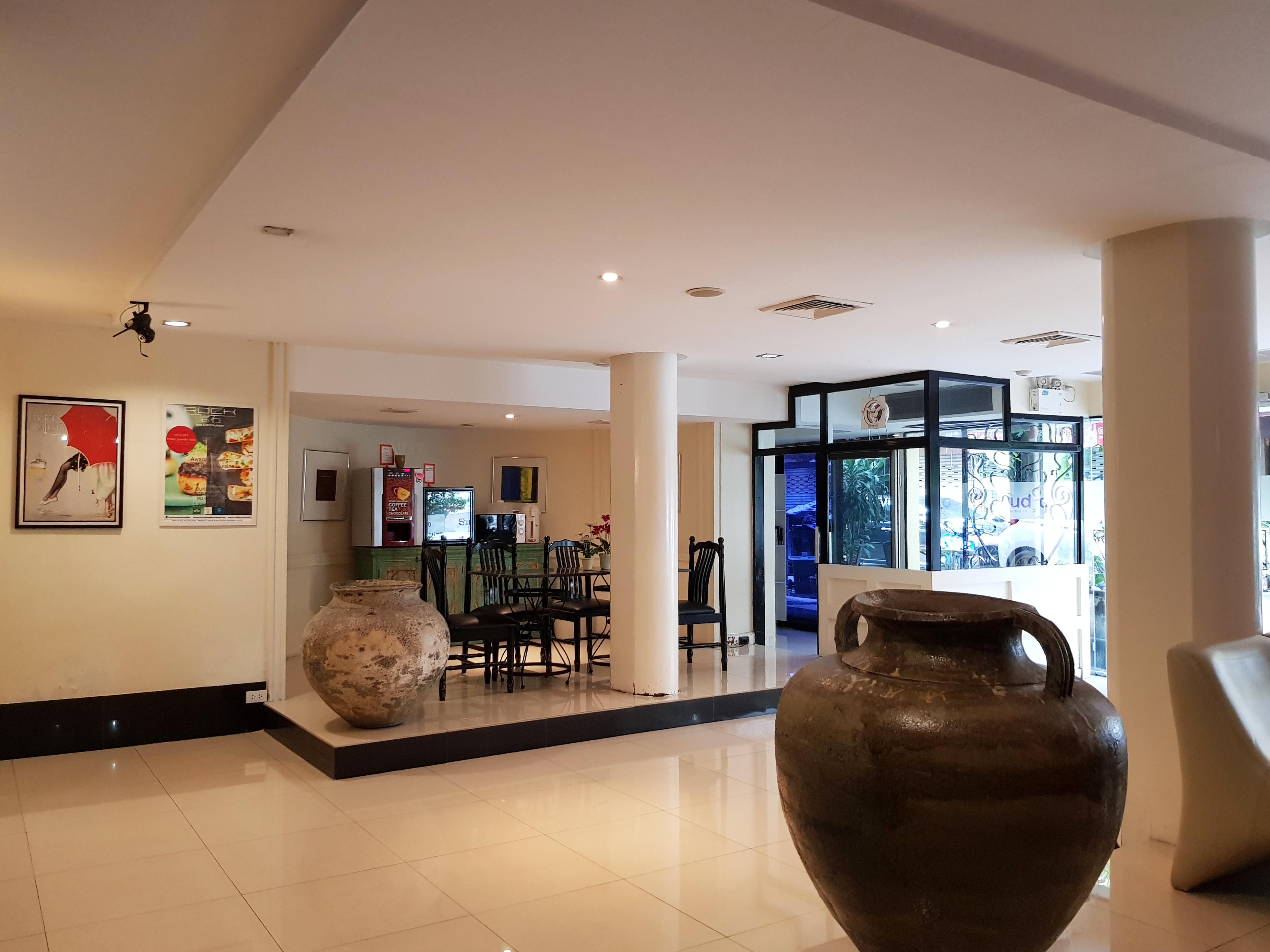Studio Sukhumvit 18 By Icheck Inn 曼谷 外观 照片