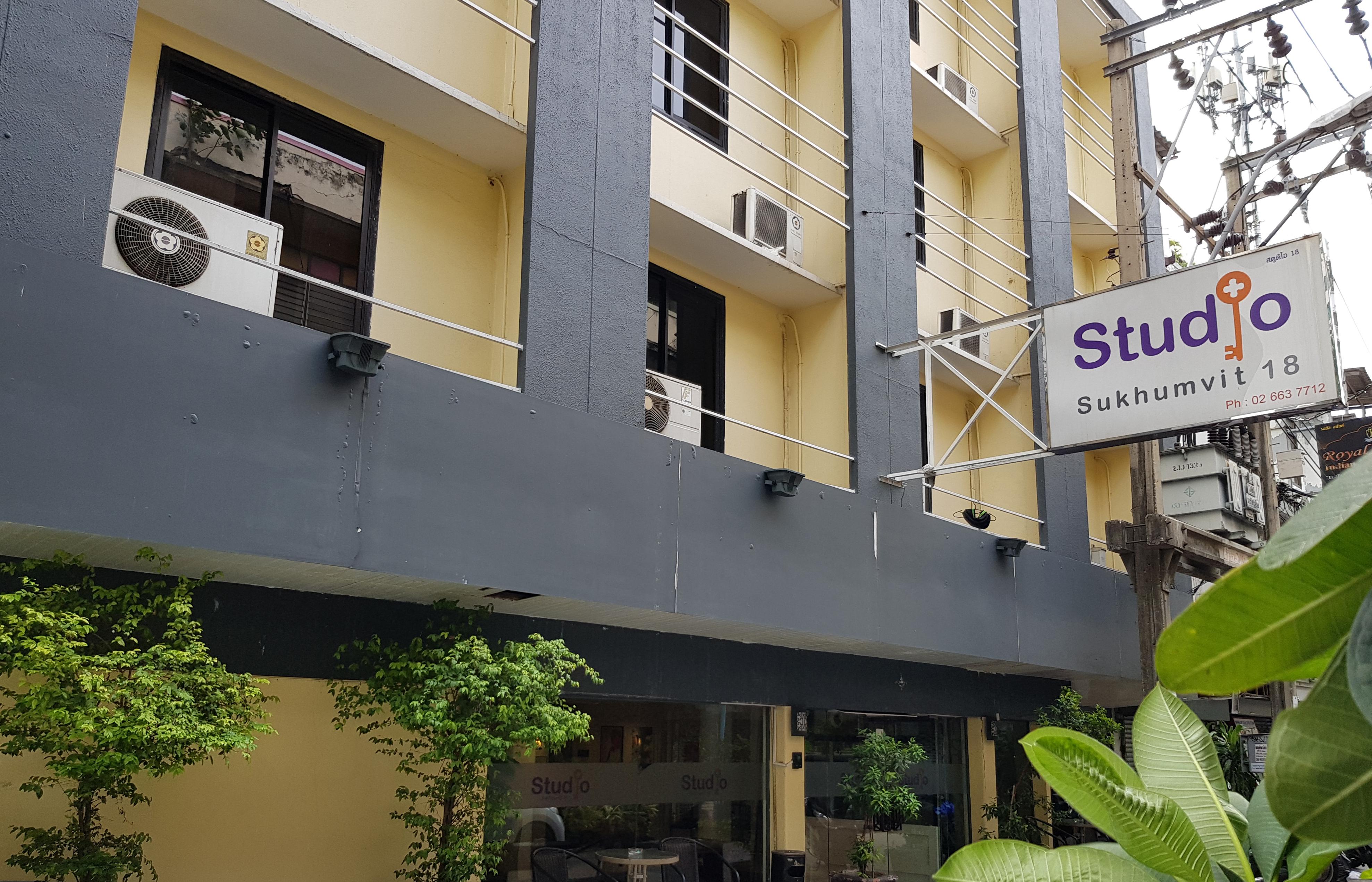 Studio Sukhumvit 18 By Icheck Inn 曼谷 外观 照片
