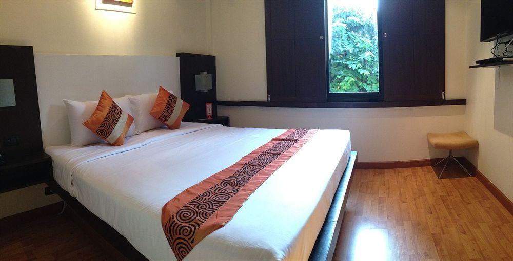 Studio Sukhumvit 18 By Icheck Inn 曼谷 外观 照片